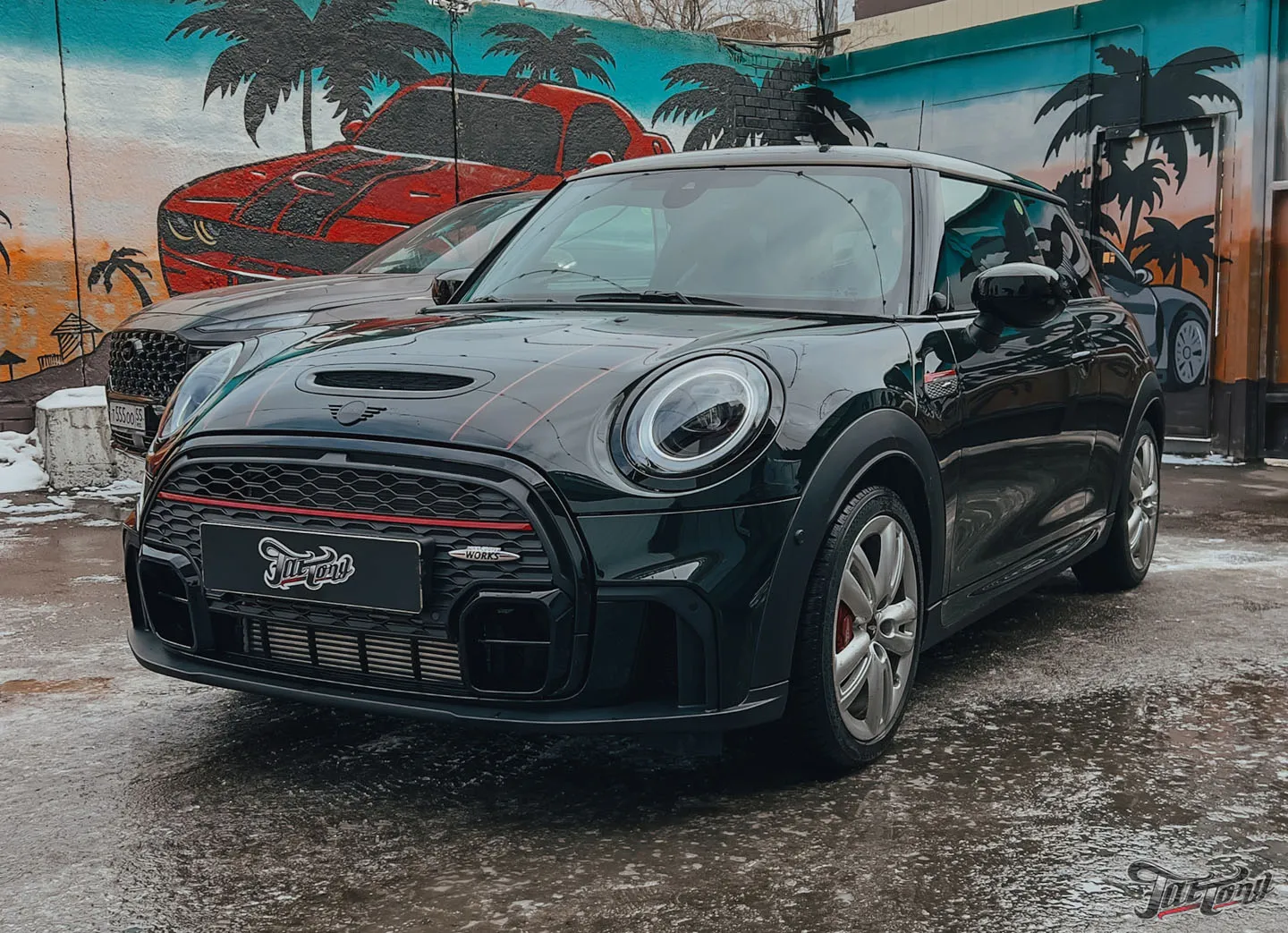 Оклеили Mini Cooper в глянцевый полиуретан + антихром, окрас элементов интерьера и насадок выхлопа